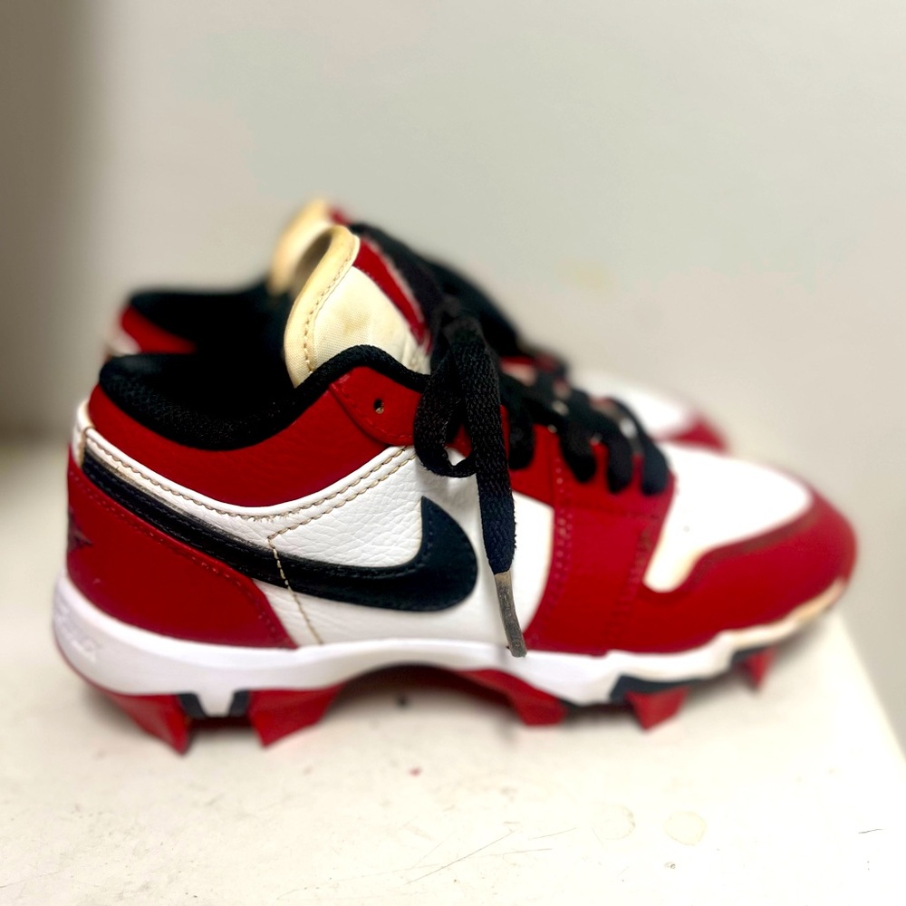 Jordan 1 Low Little Kids' Cleats (White/Gym Red/Black) 1Y